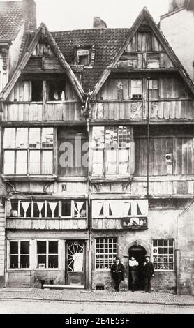 Photographie du XIXe siècle : maison en bois du XIVe siècle, Anvers, Belgique Banque D'Images