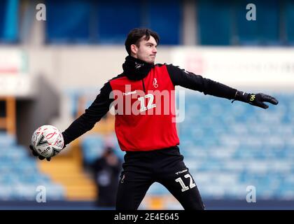 The Den, Bermondsey, Londres, Royaume-Uni. 23 janvier 2021. English FA Cup football, Millwall football Club versus Bristol City; Goalkeeper Max O'Leary de Bristol City pendant l'échauffement crédit: Action plus Sports/Alamy Live News Banque D'Images