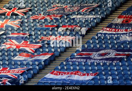 Une vue des bannières couvrant les sièges vides dans les stands avant le match écossais de Premiership au stade Ibrox, Glasgow. Date de la photo: Samedi 23 janvier 2021. Banque D'Images