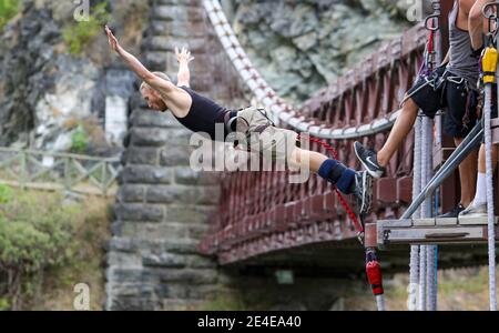 Kawarau Bridge près de Queenstown. Saut à l'commerciale est né ici en 1988 et chaque année, des dizaines de milliers faire le saut 43 mètres. Banque D'Images