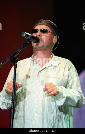 Mike et The Mechanics sur scène au « Chris Tarrant Capital Request concert », qui s'est tenu au Wembley Arena de Londres, au Royaume-Uni. 7 septembre 2002 Banque D'Images