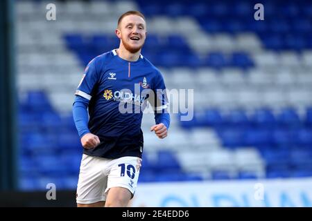 Davis Keillor-Dunn d'Oldham Athletic célèbre le premier but du match de sa partie lors du match Sky Bet League Two à Boundary Park, Oldham. Date de la photo: Samedi 23 janvier 2021. Banque D'Images