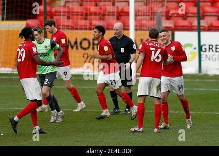 CREWE, ANGLETERRE. 23 JANVIER : Crewes Oli Finney fête sa création 1-1 lors du match de la Sky Bet League 1 entre Crewe Alexandra et AFC Wimbledon au stade Alexandra, Crewe, le samedi 23 janvier 2021. (Credit: Chris Donnelly | MI News) Credit: MI News & Sport /Alay Live News Banque D'Images