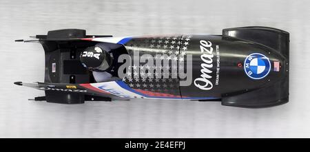 23 janvier 2021, Bavière, Schönau am Königssee: Bobsleigh: Coupe du monde, Monobob, femmes. Elana Meyers Taylor, pilote de bobsleigh originaire des États-Unis, se lance sur la piste artificielle de Königssee. Photo: Tobias Hase/dpa Banque D'Images