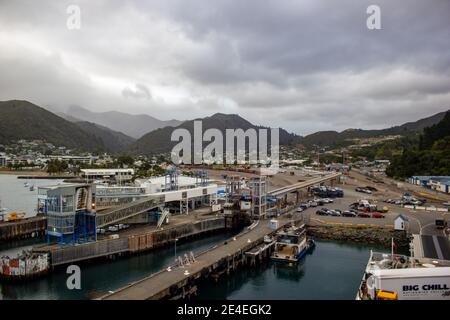 Picton, Nouvelle-Zélande - février 16 2016 : Picton panorama de la marina de bateaux, du canton et des touristes dans le Marlborough sonne un matin d'automne. Banque D'Images