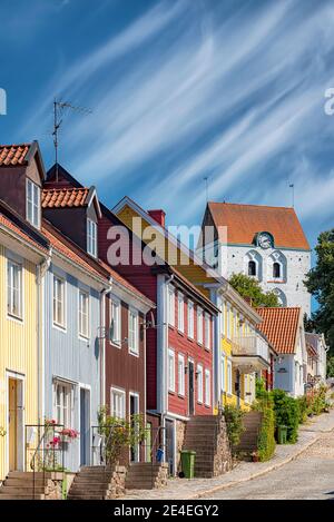 RONNEBY, SUÈDE - 01 AOÛT 2020 : une des rues colorées de la ville. Banque D'Images