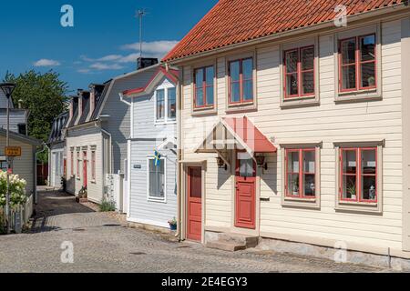 RONNEBY, SUÈDE - 01 AOÛT 2020 : une des rues colorées de la ville. Banque D'Images