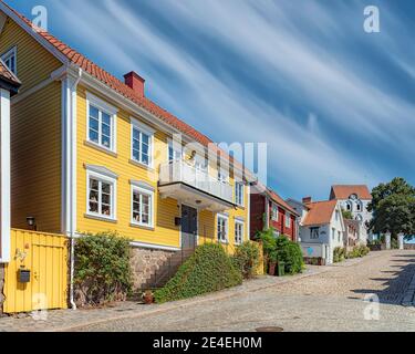RONNEBY, SUÈDE - 01 AOÛT 2020 : une des rues colorées de la ville. Banque D'Images
