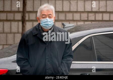 Séoul, Corée du Sud. 18 janvier 2021. CHOI Gee-Sung, ancien directeur de la tour de contrôle désormais dissoute du bureau de stratégie future du groupe Samsung, Arrive à la haute Cour de Séoul pour assister à un procès pour corruption impliquant l'ancien président sud-coréen Park Geun-hye.le vice-président de Samsung Lee Jae-Yong a été placé en détention après avoir été condamné par le tribunal à deux ans et six mois de prison. Lee avait été accusé d'avoir soudoyé l'ancien président Park pour l'aider à hériter du contrôle de Samsung. CHOI Gee-Sung avait été inculpé en tant que complices de Lee et condamné à deux ans et six mont Banque D'Images