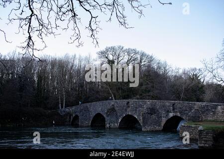 Le pont plongeant près de Merthyr Mawr, Bridgend au coucher du soleil le 23 janvier 2021. Crédit : Lewis Mitchell Banque D'Images