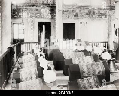 Photographie du XIXe siècle : tombes de la fauimité des sultans, Sainte-Sophie, Constantinople, Istanbul, Turquie. Banque D'Images