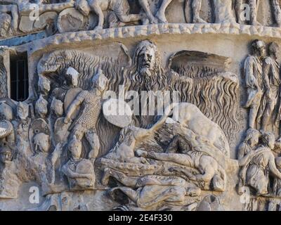 Rome. Italie. Colonne de Marcus Aurelius (AD 193), sur la Piazza Colonna. Détail d'une scène de relief représentant le miracle de la pluie dans le territoire de la Quadi Banque D'Images