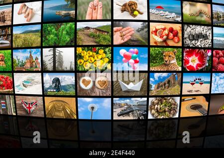 Écrans formant un grand mur de vidéo de diffusion multimédia - la diffusion et le concept multimédia Banque D'Images