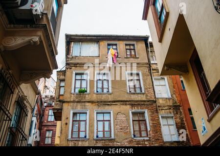 TURQUIE, ISTANBUL, 14 DÉCEMBRE 2018 : architecture authentique des anciens bâtiments d'Istanbul Banque D'Images