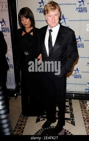 Prix de l'acteur et de la réussite à vie Robert Redford et sa femme Sibylle Szaggars assistent aux National Arts Awards 2009 présentés par Americans for the Arts au Cipriani's à New York City, NY, USA le 5 octobre 2009. Photo de Mehdi Taamallah/ABACAPRESS.COM (photo: Robert Redford, Sibylle Szaggars) Banque D'Images