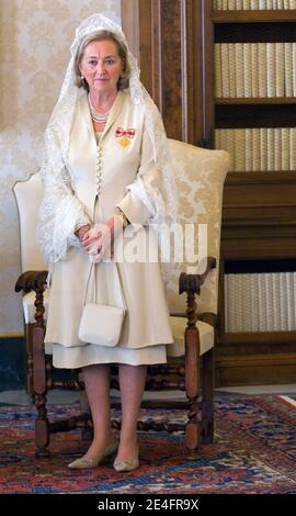 Le pape Benoît XVI a rencontré le roi de Belgique Albert II et la reine Paola au Vatican à Rome, en Italie, le 10 octobre 2009. Albert et Paola sont venus à Rome pour assister à la canonisation du Père Damien de Véclat, prêtre catholique de Belgique. Photo par ABACAPRESS.COM Banque D'Images