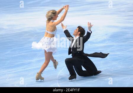 John et Sinead Kerr, de Grande-Bretagne, sont en compétition sur le programme de danse obligatoire de la danse sur glace pendant le Trophee Bompard, au Palais Omnisports Paris Bercy, à Paris, en France, le 16 octobre 2009. Photo de Nicolas Gouhier/Cameleon/ABACAPRESS.COM Banque D'Images