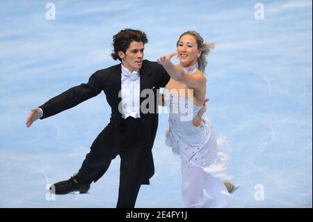 John et Sinead Kerr, de Grande-Bretagne, sont en compétition sur le programme de danse obligatoire de la danse sur glace pendant le Trophee Bompard, au Palais Omnisports Paris Bercy, à Paris, en France, le 16 octobre 2009. Photo de Nicolas Gouhier/Cameleon/ABACAPRESS.COM Banque D'Images