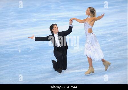 John et Sinead Kerr, de Grande-Bretagne, sont en compétition sur le programme de danse obligatoire de la danse sur glace pendant le Trophee Bompard, au Palais Omnisports Paris Bercy, à Paris, en France, le 16 octobre 2009. Photo de Nicolas Gouhier/Cameleon/ABACAPRESS.COM Banque D'Images