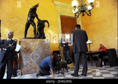 Exclusif. Ancien champion olympique français du judo et député nouvellement élu du parti UMP au pouvoir (centre-droit), David Douillet est vu lors d'une interview à l'Assemblée nationale à Paris, France, le 20 octobre 2009. Photo de Mousse/ABACAPRESS.COM Banque D'Images