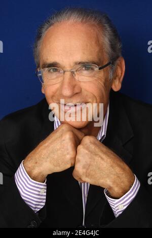 François de placards posant pour notre photographe à Paris, France, le 2009 octobre. Photo par VIM/ABACAPRESS.COM Banque D'Images