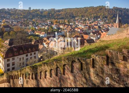 Vue aérienne de Wertheim, une ville du sud de l'Allemagne à l'heure du soir Banque D'Images