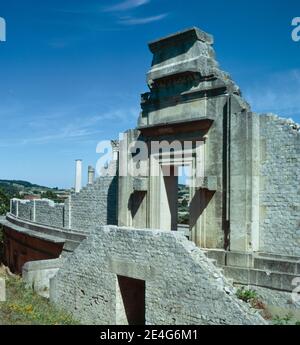 Ruines d'une colonie romaine à Vaison-la-Romaine, commune de la région Provence-Alpes-Côte d'Azur dans le sud-est de la France. Théâtre. Numérisation d'archivage à partir d'une lame. Juin 1975. Banque D'Images