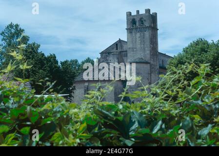 Ruines d'une colonie romaine à Vaison-la-Romaine, commune de la région Provence-Alpes-Côte d'Azur dans le sud-est de la France. Cathédrale. Numérisation d'archivage à partir d'une lame. Juin 1975. Banque D'Images