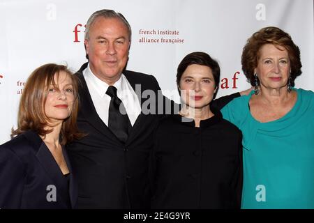 Isabelle Huppert, Robert Wilson et Isabella Rossellini et la présidente de la FIAF, Marie-Monique Steckel, assistent au Gala 2009 de l'Alliance française de l'Institut (FIAF) Trophée des Arts, qui s'est tenu à l'hôtel Plaza à New York, NY, États-Unis, le 2 novembre 2009. Photo d'Aton Pak/ABACAPRESS.COM (photo : Isabelle Huppert, Isabella Rossellini, Marie-Monique Steckel, Robert Wilson) Banque D'Images