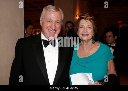 L'ambassadeur de France Pierre Vimont et la présidente de la FIAF, Marie-Monique Steckel, assistent au gala 2009 de l'Alliance française de l'Institut (FIAF) Trophee des Arts, qui s'est tenu à l'hôtel Plaza à New York, NY, USA, le 2 novembre 2009. Photo d'Aton Pak/ABACAPRESS.COM (photo : Marie-Monique Steckel, Pierre Vimont) Banque D'Images