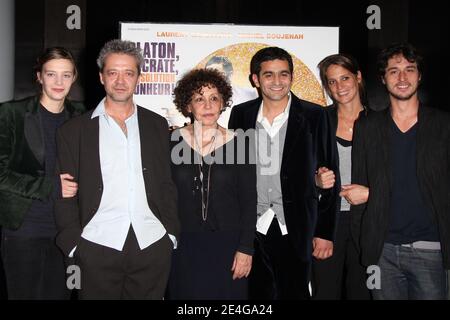 Céline Sallette Helene Fillieres, Directrice Emmanuel Salinger et Laurent Capellauto arrivent pour la première de la Grande vie qui s'est tenue à l'UGC Bercy à Paris, France, le 3 novembre 2009. Photo de Denis Guignebourg/ABACAPRESS.COM Banque D'Images