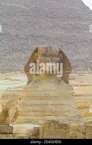 Sphinx et la pyramide des Cheops à Gizeh, en Égypte Banque D'Images