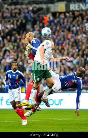 Nicolas Anelka en France, Alou Diarra et Glenn Whelan en Irlande lors du match de football de la coupe du monde, France contre République d'Irlande au Stade de France à Saint-Denis près de Paris, France, le 18 novembre 2009. La correspondance s'est terminée par un tirage de 1-1. Photo de Stephane Reix/ABACAPRESS.COM Banque D'Images