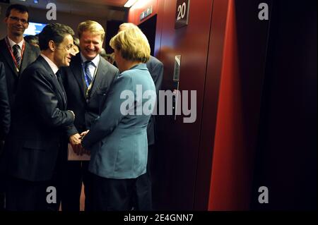 Le président français Nicolas Sarkozy et la chancelière allemande Angela Merkel ont photographié lors du sommet de l'Union européenne au siège de l'UE à Bruxelles, Belgique, le 19 novembre 2009. Photo par Elodie Gregoire/ABACAPRESS.COM Banque D'Images