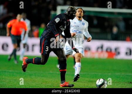 Mamadou Sakho du PSG lors du match de football de la Ligue française 1, Paris-Saint-Germain contre Auxerre à Paris, France, le 28 novembre 2009. PSG a gagné 1-0. Photo de Henri Szwarc/ABACAPRESS.COM Banque D'Images