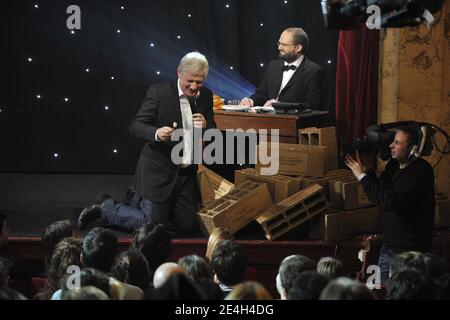 EXCLUSIF. Patrick Sébastien lors de la 4e cérémonie « Gerard de la télévision » qui s'est tenue au Théâtre Michel à Paris, France, le 7 décembre 2009. Ce spectacle paradique récompense le pire de la télévision française. Photo de Christophe Guibbbaud/ABACAPRESS.COM Banque D'Images