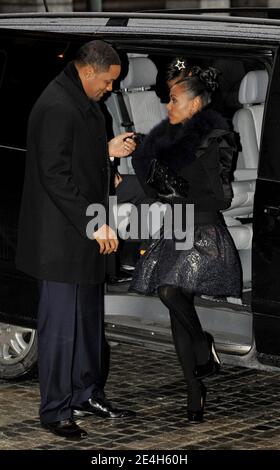 L'acteur AMÉRICAIN Will Smith, son épouse Jada Pinkett Smith et leur fille Willow arrivent à l'hôtel de ville d'Oslo, en Norvège, le 10 décembre 2009, avant la cérémonie du prix Nobel. Photo de Christophe Guibbbaud/ABACAPRESS.COM Banque D'Images