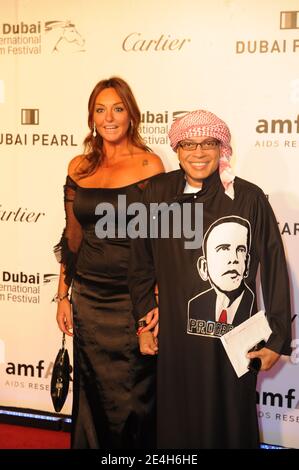 Le couturier Derek Khan (R) arrive pour le dîner de gala et la vente aux enchères de l'amfAR qui a eu lieu pendant le 6e Festival international du film de Dubaï, au Dubai Financial Center (marché boursier) à Dubaï, aux Émirats arabes Unis, le 10 décembre 2009. Photo par Ammar Abd Rabbo/ABACAPRESS.COM Banque D'Images