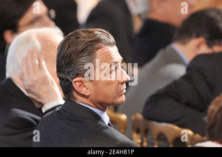 François Sarkozy, frère du président français photographié lors d'une conférence de presse du président français à l'Elysée Palace à Paris, France, le 14 décembre 2009, dévoilant les détails d'un prêt national de 35 milliards d'euros destiné à financer une frénésie de dépenses publiques visant à stimuler la croissance économique en France. Photo Thierry Orban/ABACAPRESS.COM Banque D'Images