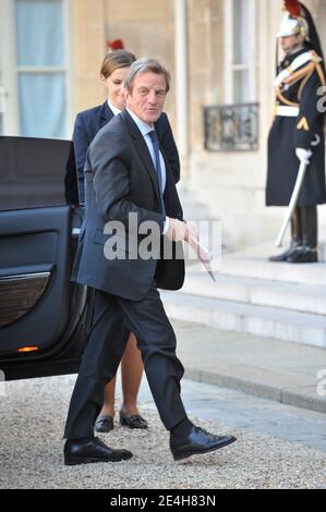 Le ministre français des Affaires étrangères Bernard Kouchner arrive au palais de l'Elysée à Paris, en France, le 14 décembre 2009. Photo Thierry Orban/ABACAPRESS.COM Banque D'Images