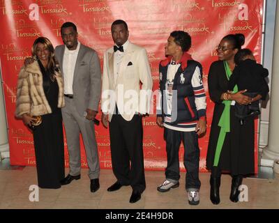 Janice Combs, Sean 'Diddy' Combs, Justin Combs et Misa Hylton Brimm dévoilent la figurine Sean 'Diddy' Combs à Madame Tussauds à New York City, USA, le 15 décembre 2009. Photo de S.Vlasic/ABACAPRESS.COM Banque D'Images