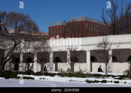 LE 24 décembre 2009, le président AMÉRICAIN Barack Obama part du bureau ovale pour rejoindre la résidence de la Maison Blanche à Washington DC, aux États-Unis. Photo de Brendan Hoffman/ABACAPRESS.COM Banque D'Images