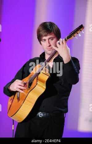 Thomas Dutronc lors de l'enregistrement de l'émission Dimanche a Paris, France, le 10 novembre 2009. Photo Max Colin/ABACAPRESS.COM Banque D'Images