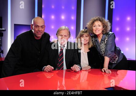 Jean-Paul Debout, Jean-Jacques Debout, Chantal Goya, Mireille Dumas lors de l'enregistrement de l'émission vie privée, vie publique a Paris, France, le 15 octobre 2009. Photo Max Colin/ABACAPRESS.COM Banque D'Images