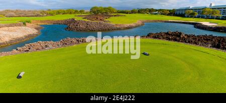 Le parcours de golf se trouve sur Waiulia Bay au Hilton Waikoloa Village, Waikoloa, Hawaii, USA Banque D'Images