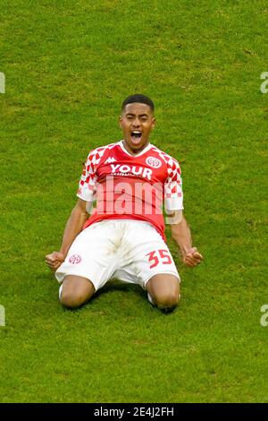 Mayence. 24 janvier 2021. Leandro Barreiro Martins, de Mayence, fête ses scores lors d'un match de football allemand Bundesliga entre FSV Mayence 05 et RB Leipzig, à Mayence, en Allemagne, le 23 janvier 2021. Credit: Xinhua/Alay Live News Banque D'Images