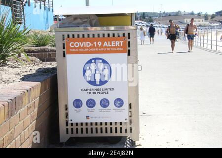 Sydney, Australie. 24 janvier 2021. Le décret Covid-19 alerte santé publique du Conseil Waverley s'applique à cette zone rassemblements limité à 30 personnes à Bondi Beach. Credit: Richard Milnes/Alamy Live News Banque D'Images