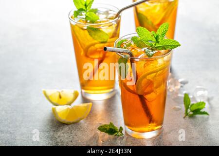 Thé glacé au citron et menthe Banque D'Images