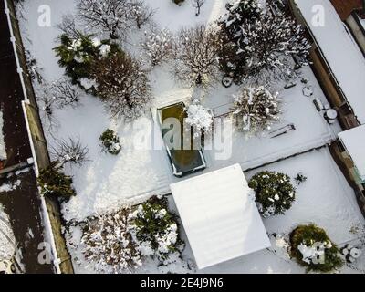 Les toits de Galliate après une belle et lourde chute de neige, Novara, Piémont, Italie Banque D'Images