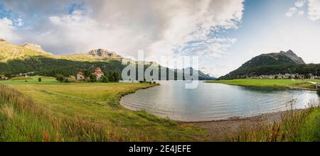 Suisse, canton des Grisons, Silvaplana, Panorama de la rive du lac Silvaplana Banque D'Images